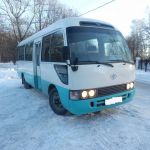 Водитель на своем микроавтобусе